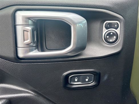 Used 2022 Jeep Wrangler Unlimited Rubicon w/ Steel Bumper Group image 36