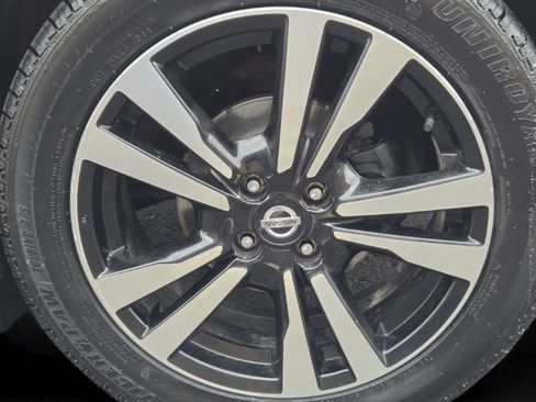 Used 2019 Nissan Kicks SR w/ SR Premium Package image 36