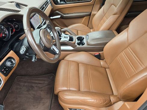 Used 2019 Porsche Cayenne Turbo image 9
