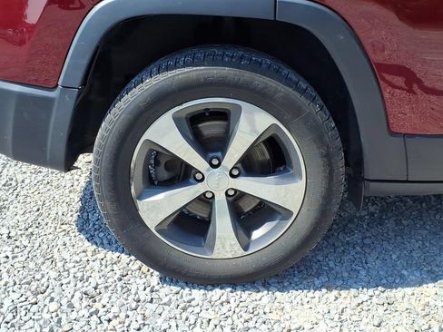 Used 2020 Jeep Cherokee Limited AWD/4WD image 13