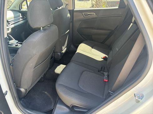 Used 2025 Kia Sportage LX FWD image 25