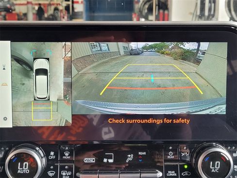 Used 2023 Toyota Highlander Limited image 17