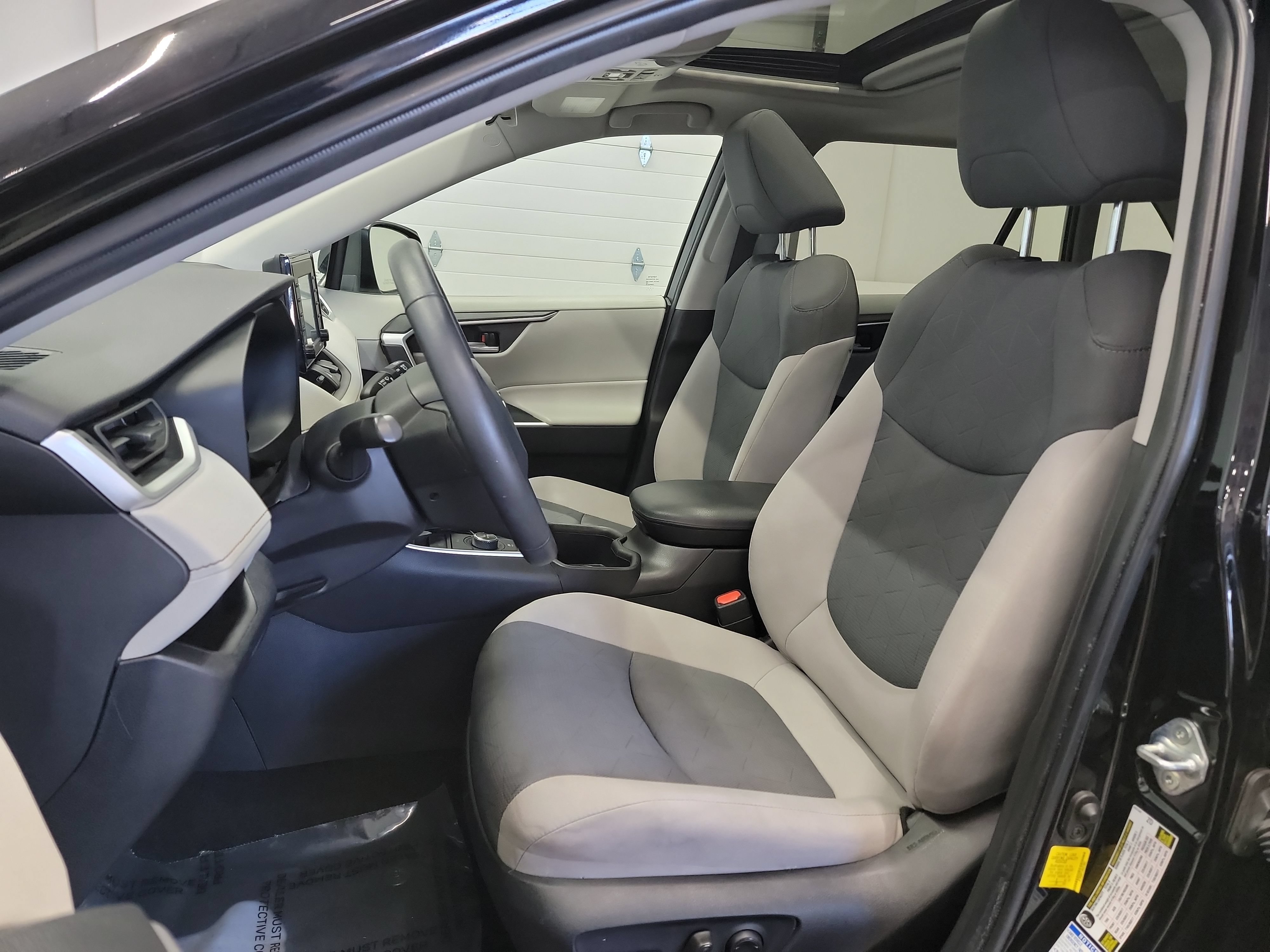 Used 2022 Toyota RAV4 XLE w/ Convenience Package AWD/4WD image 12
