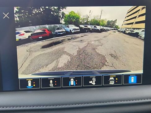 Used 2024 Chevrolet Tahoe Z71 w/ Luxury Package image 15