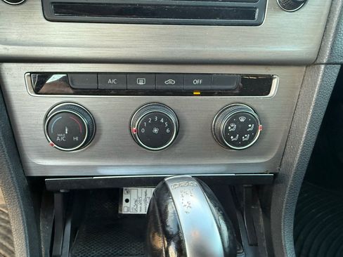 Used 2015 Volkswagen Golf TDI S image 11