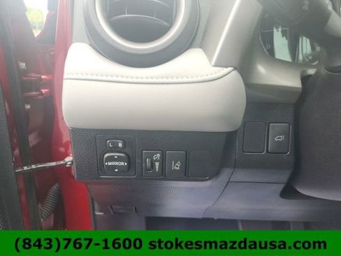 Used 2018 Toyota RAV4 Limited FWD image 17