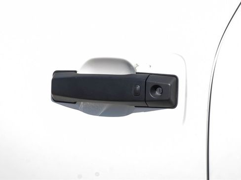 Used 2024 Nissan Titan PRO-4X w/ Pro-4x Convenience Package image 47