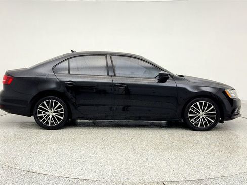 Used 2016 Volkswagen Jetta Sport w/ Lighting Package image 4