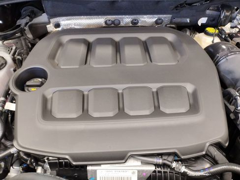 New 2025 Volkswagen Tiguan SE image 6