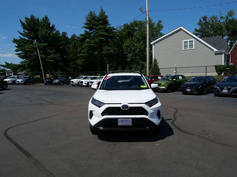 Used 2021 Toyota RAV4 LE AWD/4WD image 3