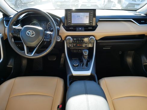Used 2021 Toyota RAV4 XLE Premium image 10