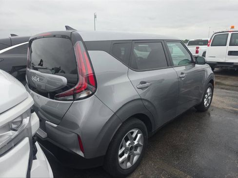 Used 2025 Kia Soul LX w/ LX Technology Package FWD image 9