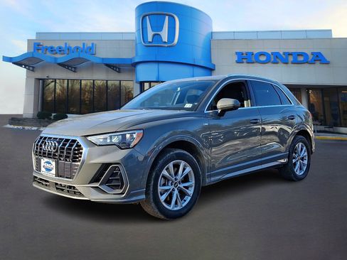 Used 2022 Audi Q3 2.0T Premium image 3