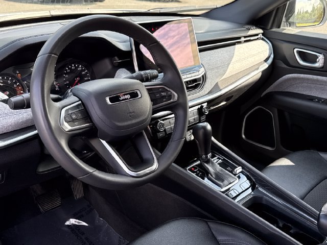 Used 2024 Jeep Compass Latitude AWD/4WD image 15