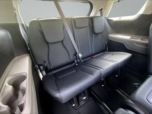 Used 2026 Kia Carnival EX FWD image 25