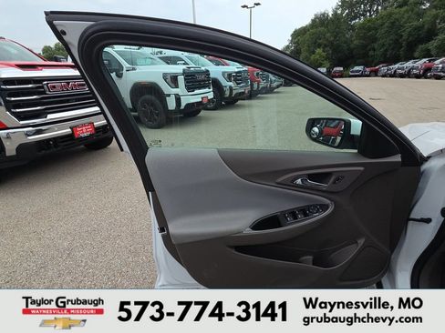 Used 2024 Chevrolet Malibu LT FWD image 12