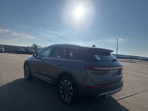 Used 2022 Lincoln Corsair Reserve w/ Elements Package FWD image 12