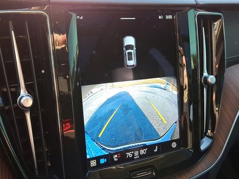 Certified 2023 Volvo XC60 B5 Ultimate w/ Climate Package image 16