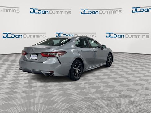 Used 2022 Toyota Camry SE image 8
