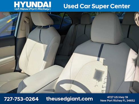 Used 2021 Toyota Camry XLE FWD image 3