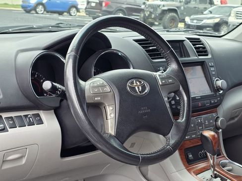 Used 2010 Toyota Highlander Limited AWD/4WD image 23