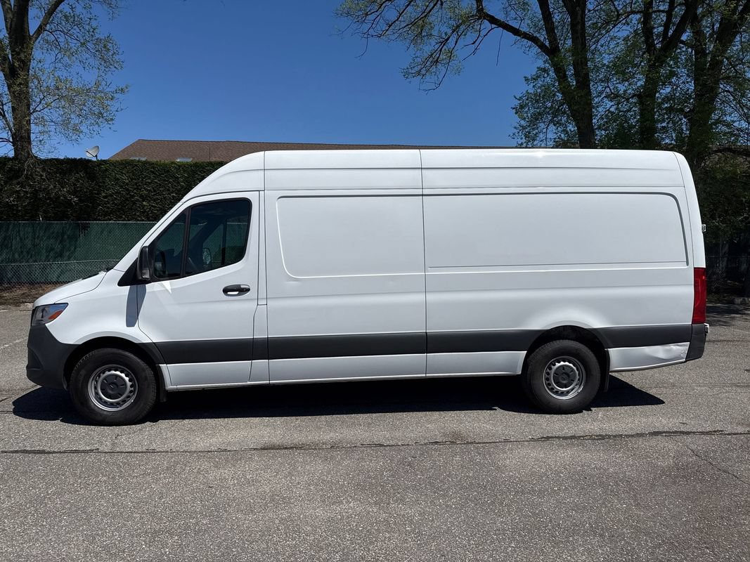 Used 2023 Mercedes-Benz Sprinter 2500 image 3