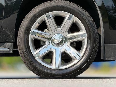 Used 2018 Cadillac Escalade Premium Luxury RWD image 21
