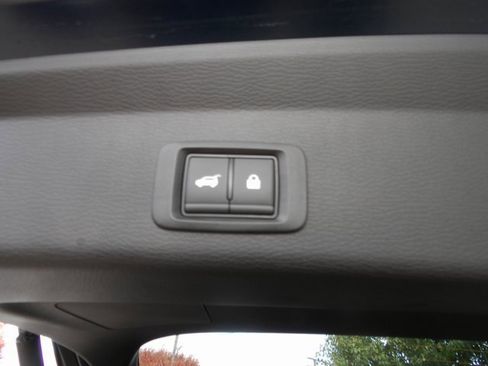 New 2025 Mitsubishi Outlander SE image 11