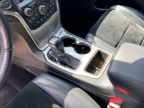 Used 2018 Jeep Grand Cherokee Altitude image 16