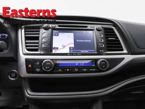 Used 2018 Toyota Highlander SE AWD/4WD image 12