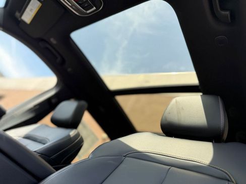 New 2026 Jeep Grand Cherokee L Limited AWD/4WD image 9