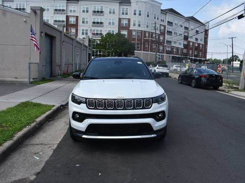 Used 2025 Jeep Compass Limited AWD/4WD image 3