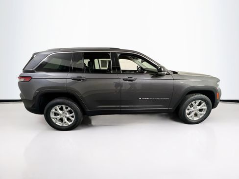 Used 2023 Jeep Grand Cherokee Limited image 4