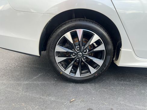 Used 2019 Nissan Sentra SR image 8
