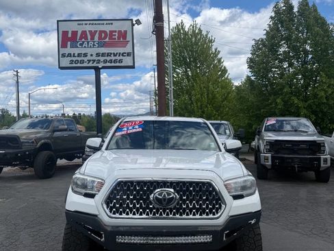 Used 2019 Toyota Tacoma TRD Off-Road AWD/4WD image 9