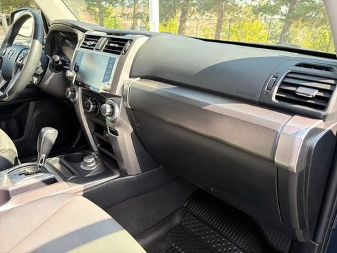 Used 2020 Toyota 4Runner SR5 Premium w/ Moonroof Package AWD/4WD image 20