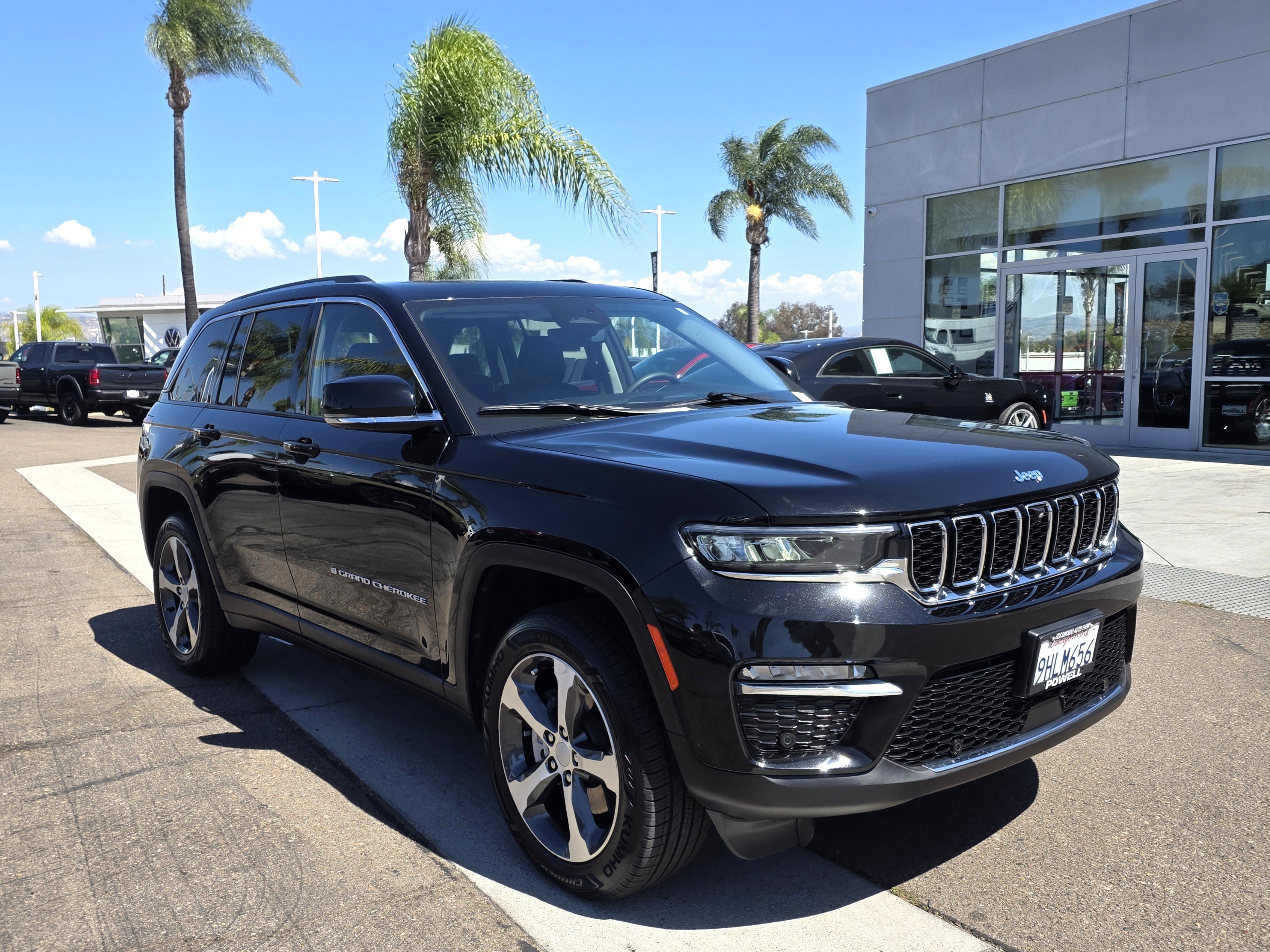 Certified 2023 Jeep Grand Cherokee 4WD 4xe w/ Luxury Tech Group II image 6