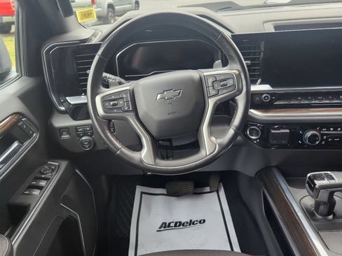 Used 2022 Chevrolet Silverado 1500 LT Trail Boss w/ LPO, Dark Essentials Package AWD/4WD image 10