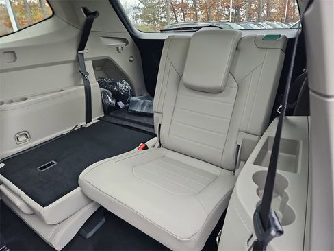 New 2025 Volkswagen Atlas SEL image 26