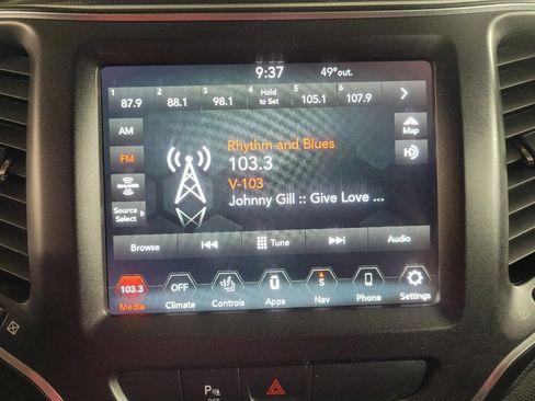 Used 2020 Jeep Cherokee Trailhawk image 25