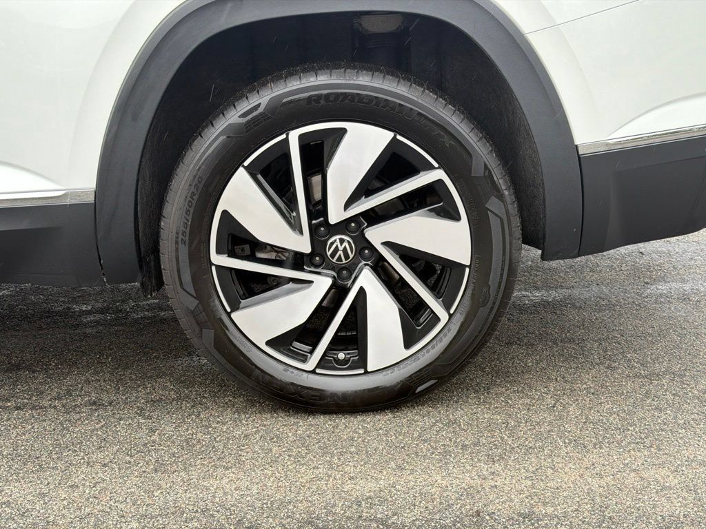 Certified 2024 Volkswagen Atlas SEL AWD/4WD image 7