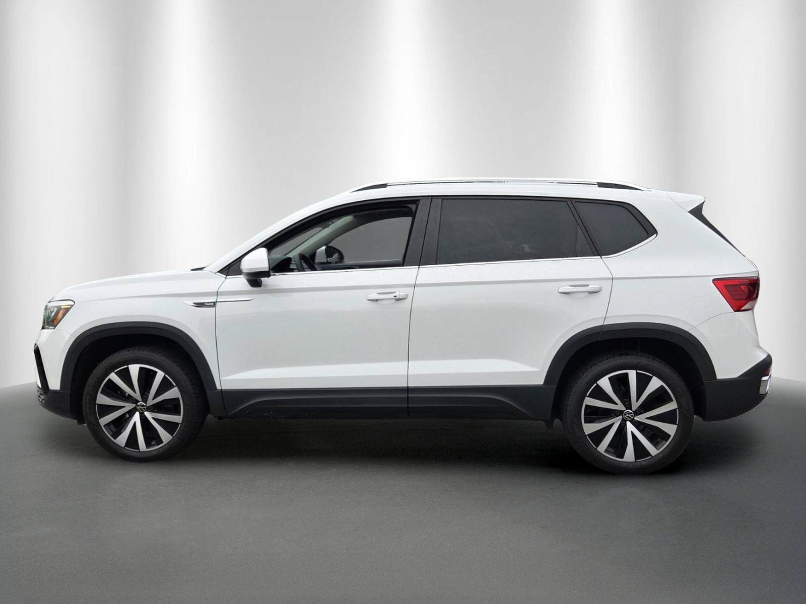 Used 2024 Volkswagen Taos SE FWD image 4
