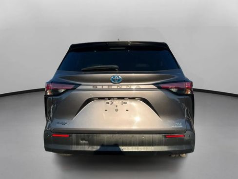 Used 2022 Toyota Sienna XLE w/ XLE Plus Package FWD image 11