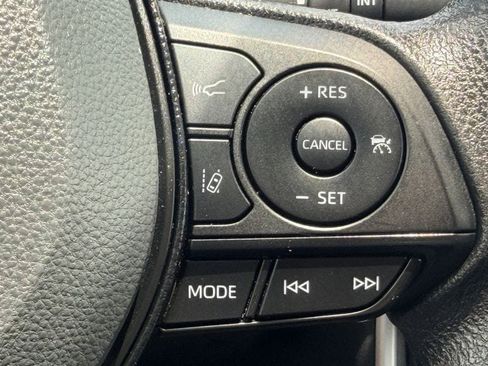 Used 2025 Toyota RAV4 XLE FWD image 19