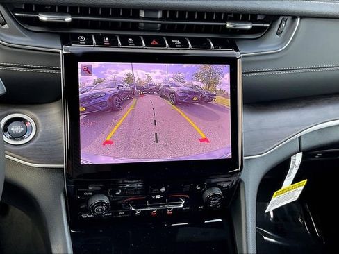 New 2025 Jeep Grand Cherokee Limited w/ Black Appearance Package image 21