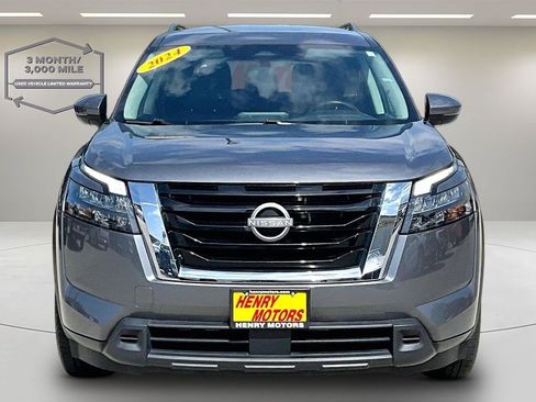 Used 2024 Nissan Pathfinder SV AWD/4WD image 2