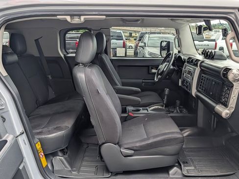 Used 2014 Toyota FJ Cruiser 4WD w/ Convenience Package image 16