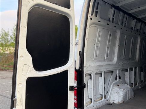 Used 2018 Mercedes-Benz Sprinter 2500 image 14