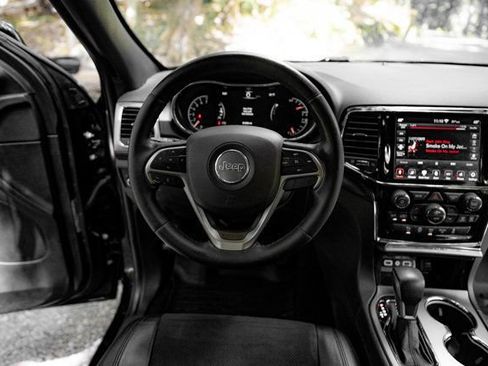 Used 2020 Jeep Grand Cherokee Altitude AWD/4WD image 19