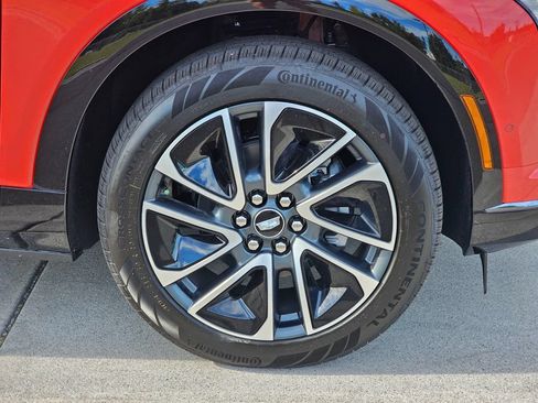 New 2026 Cadillac Optiq Sport 2 AWD/4WD image 9